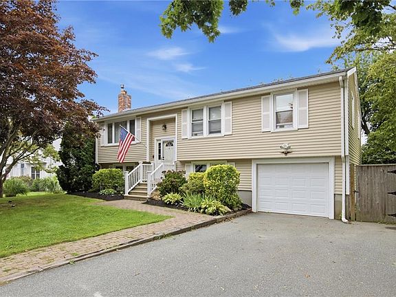 2nd image of 30 Lock Ln