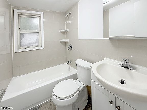 5th image of 16 Clark Ter APT 3