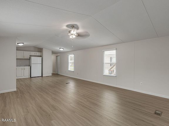 4th image of 214 Blanco Dr