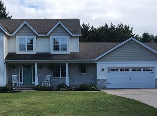 5548 Oakwood Ave, Stevens Point, WI 54482