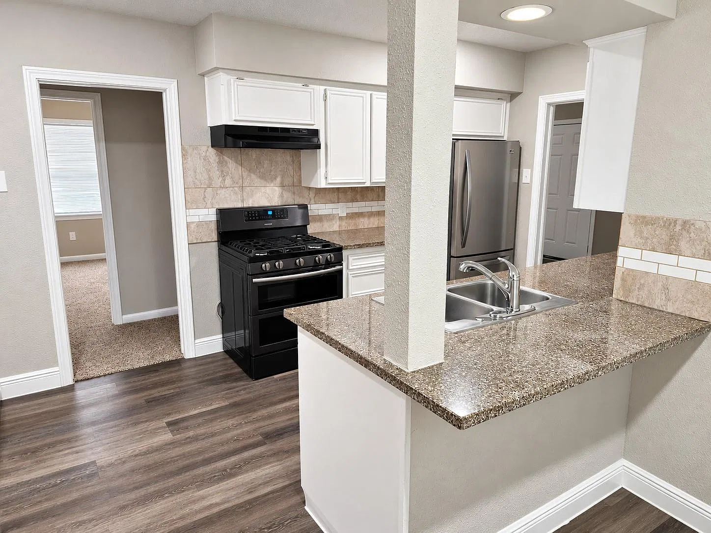 4 bed, 1.0 bath, 1510 sqft, $1,850 — Photo 3