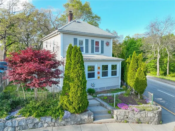 16 Grove St, West Warwick, RI 02893