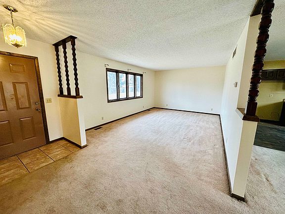 3rd image of 903 University Dr