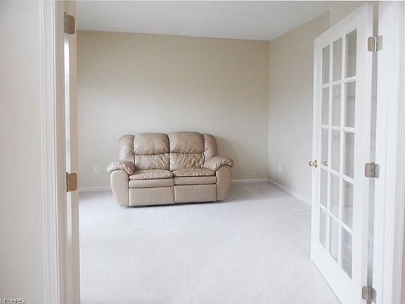 3rd image of 5120 Crown Pointe Dr