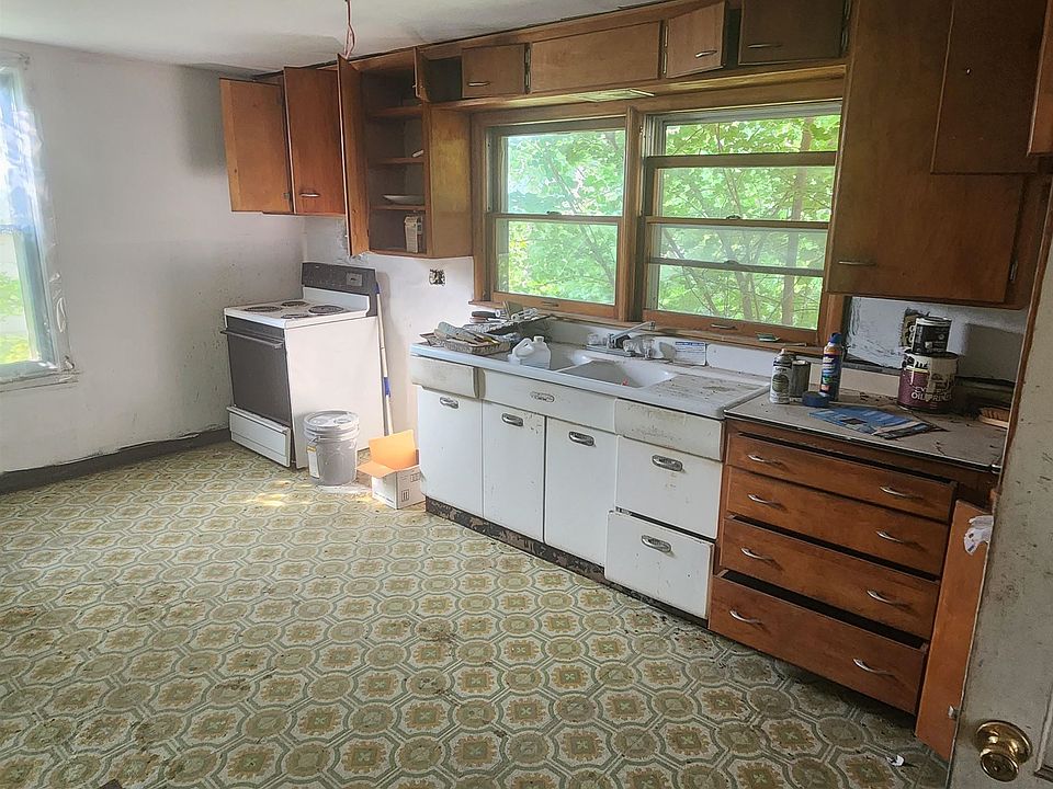 2nd image of 102 High St SE