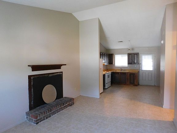 2nd image of 416 B Stoneyhill Trl