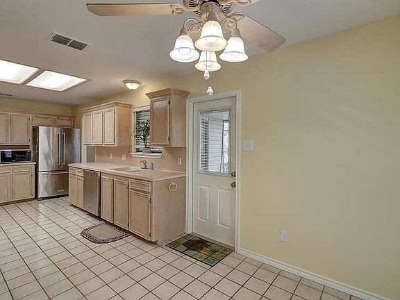 5th image of 4321 Holly Ridge Dr