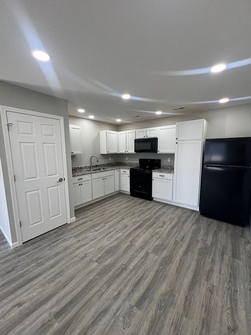 204 Hudson Drive — Photo 3