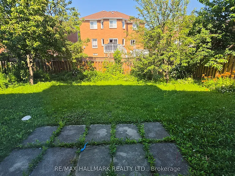 39 Pogson Dr — Photo 37