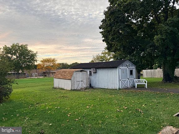 5th image of 10 Ridge Ave