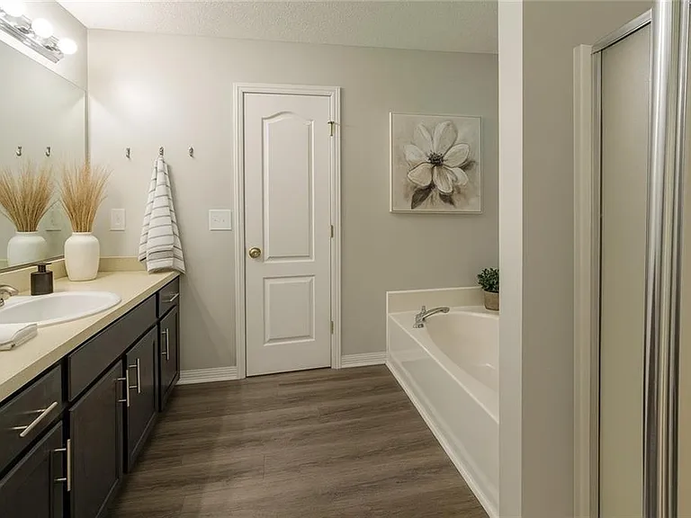 10348 Commons Xing — Photo 3
