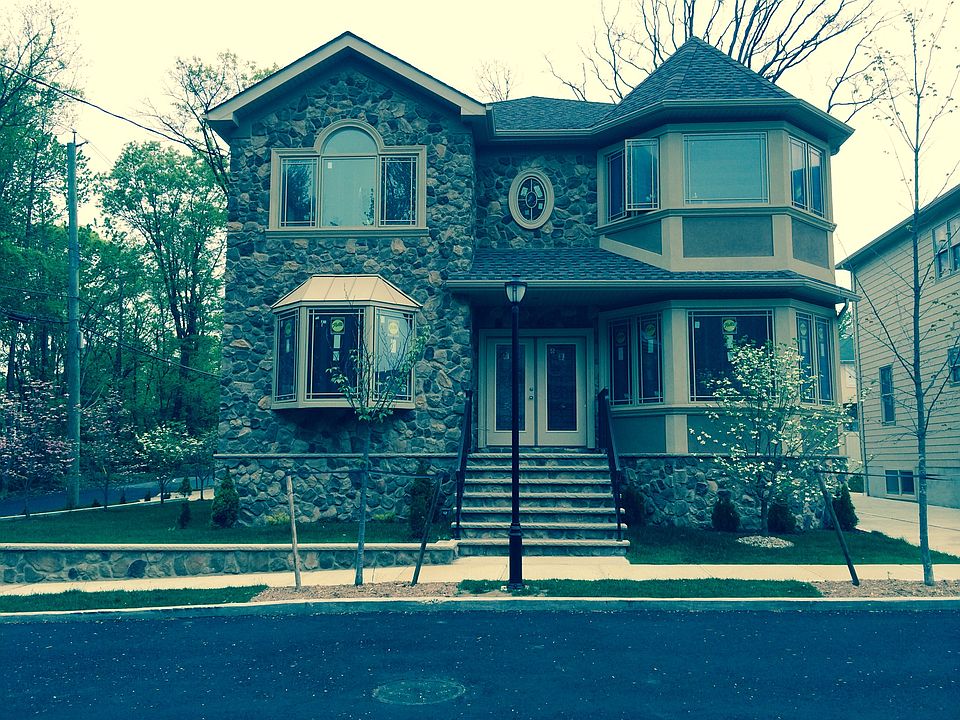 2nd image of 8 Nino Ct