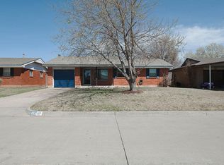 833 NW 7th St, Moore, OK 73160