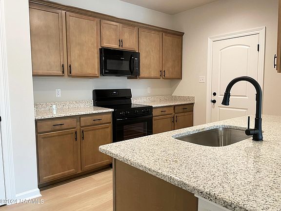 3rd image of 3418 Autumn Park Dr