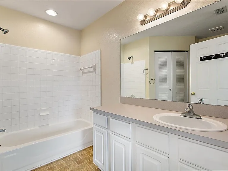 13703 Richmond Park Dr N #1706 — Photo 13
