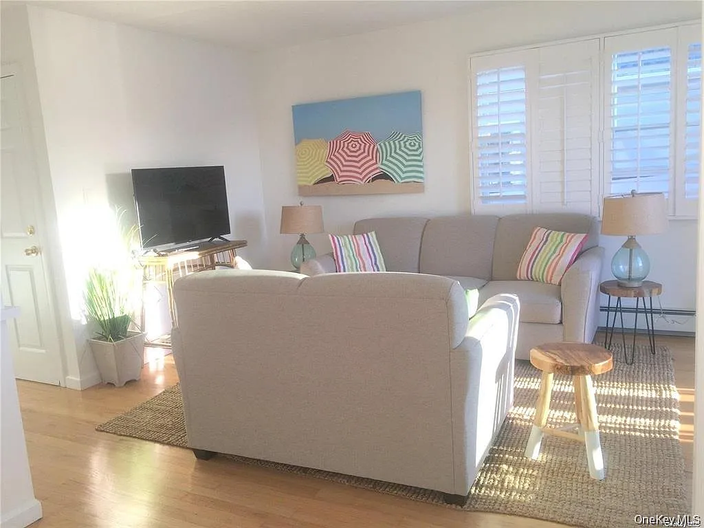 2 bed, 1.0 bath, $2,950 — Photo 3