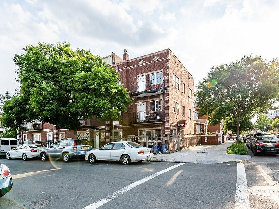 2nd image of 104 E 28th St