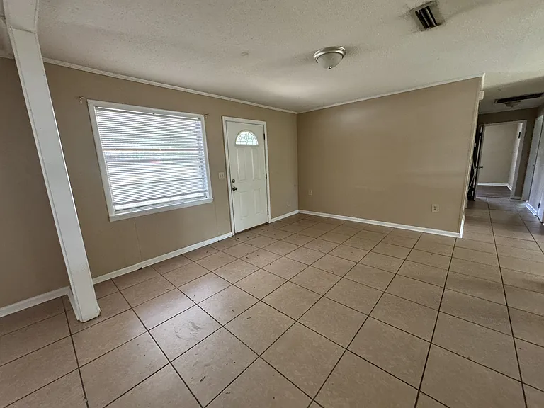 210 Davenport St — Photo 4