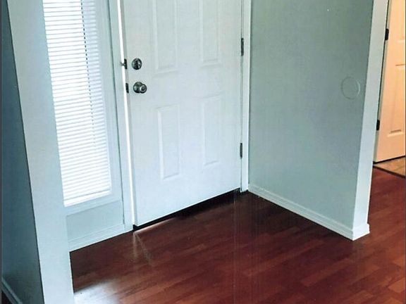 4th image of 9128 Meridian Pl NE