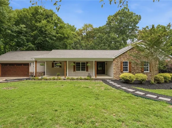 376 Staplewood Rd, Lexington, NC 27295