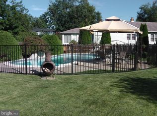 112 Cobblestone Dr, Mount Laurel, NJ 08054