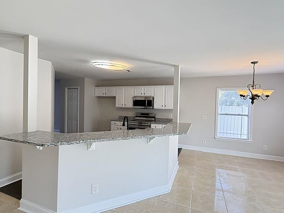 5th image of 139 Weeping Willow Dr.