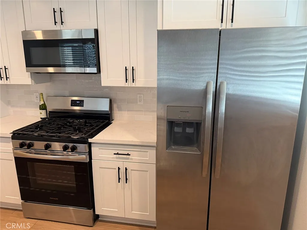 3 bed, 1200 sqft, $3,850 — Photo 2