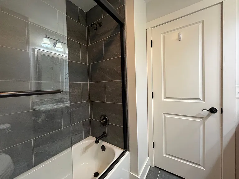 425 Broad St — Photo 17