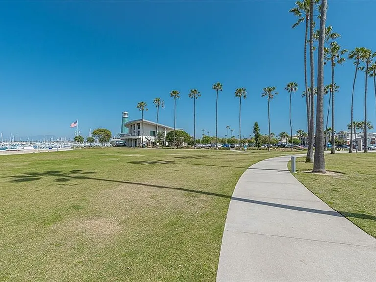 1808 W Balboa Blvd #B — Photo 5