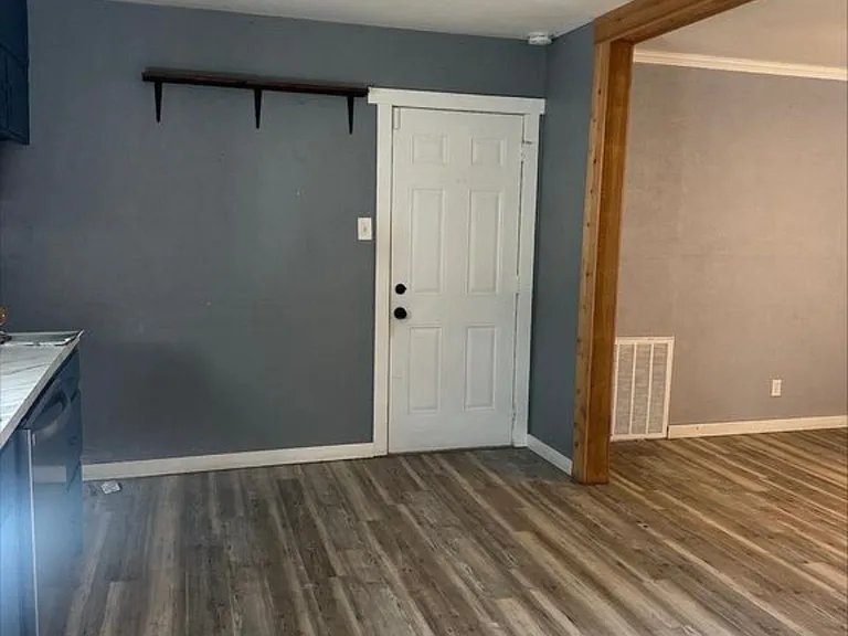 2309 Bradford St — Photo 17