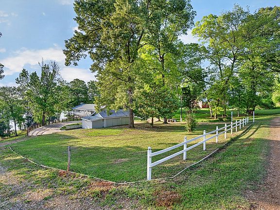 2nd image of 333 Holly Cir
