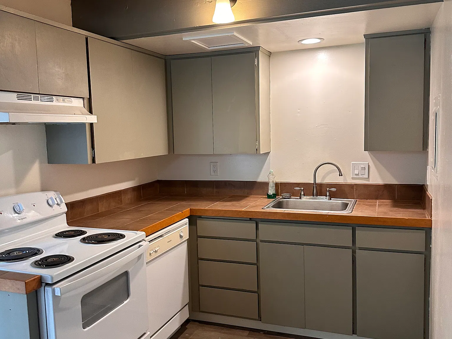 2 bed, 900 sqft, $1,300 — Photo 1