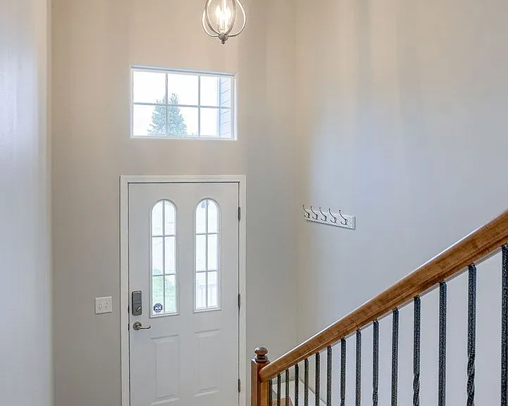 19155 Drexel Cir — Photo 2