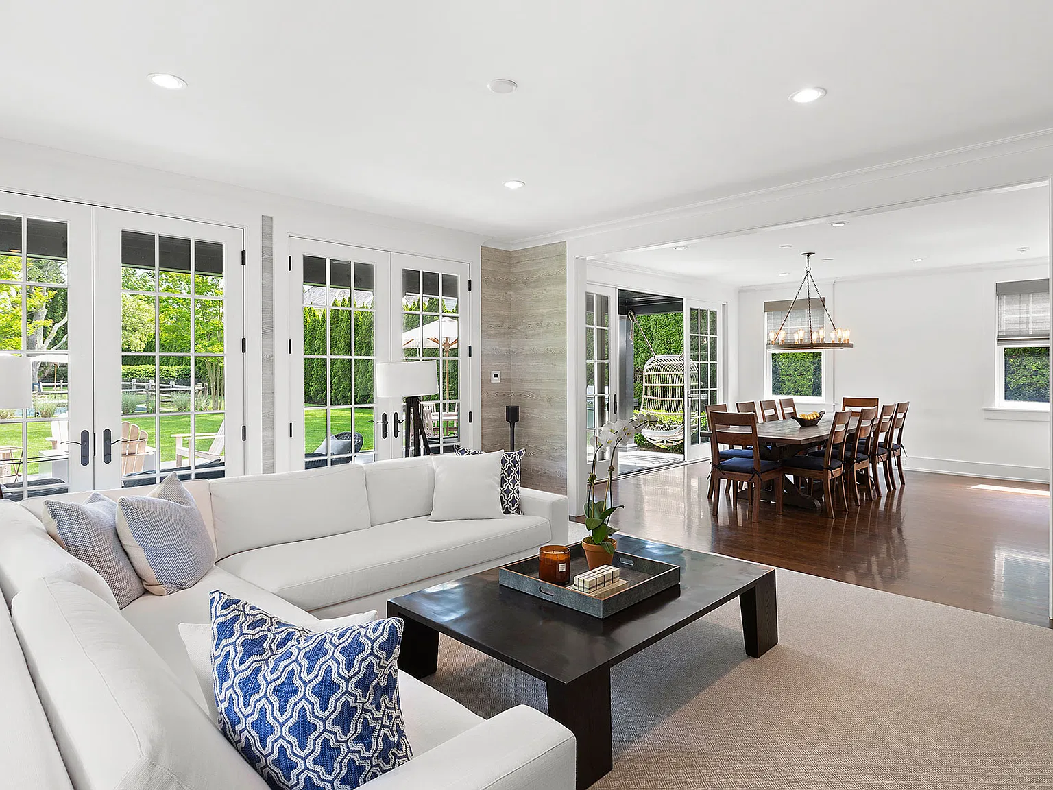 South of the Highway, Beautiful Rental! — Photo 3