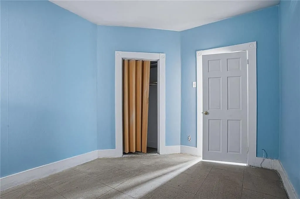 3 bed, 1.0 bath, 1174 sqft, $2,200 — Photo 2