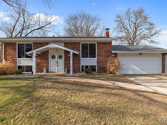 2nd image of 717 Crosswood Dr