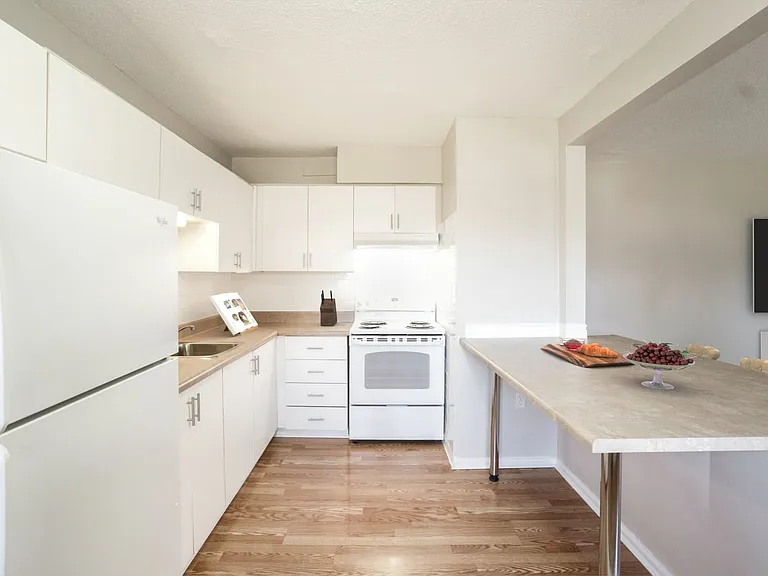 655 Mohawk Rd E — Photo 8