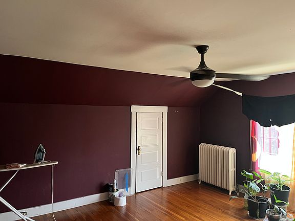 3rd image of 131 W Davis St