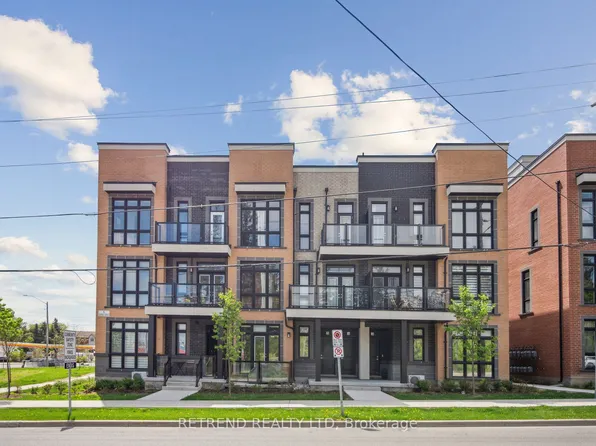 1 Bond Cres Unit 9, Richmond Hill, ON L4E 1J4