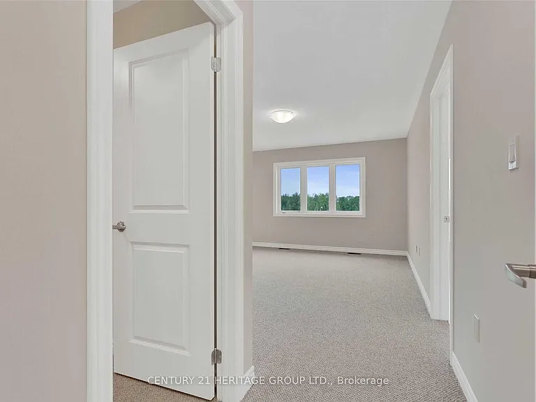 82 Ferragine Cres — Photo 20
