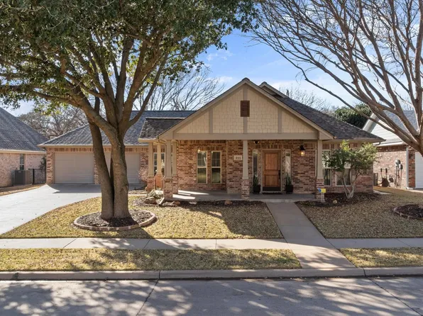 211 Turner Cir, Granbury, TX 76048