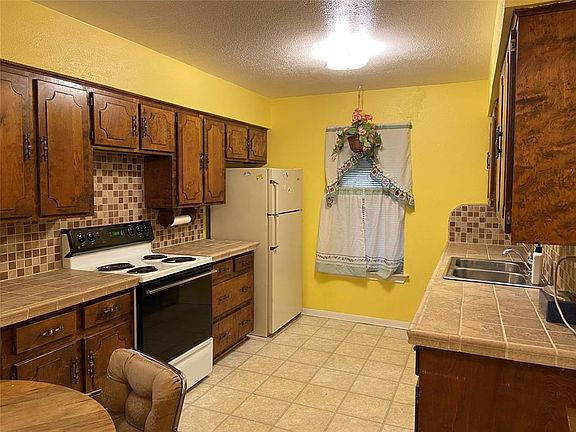 4th image of 214 Strait Ln