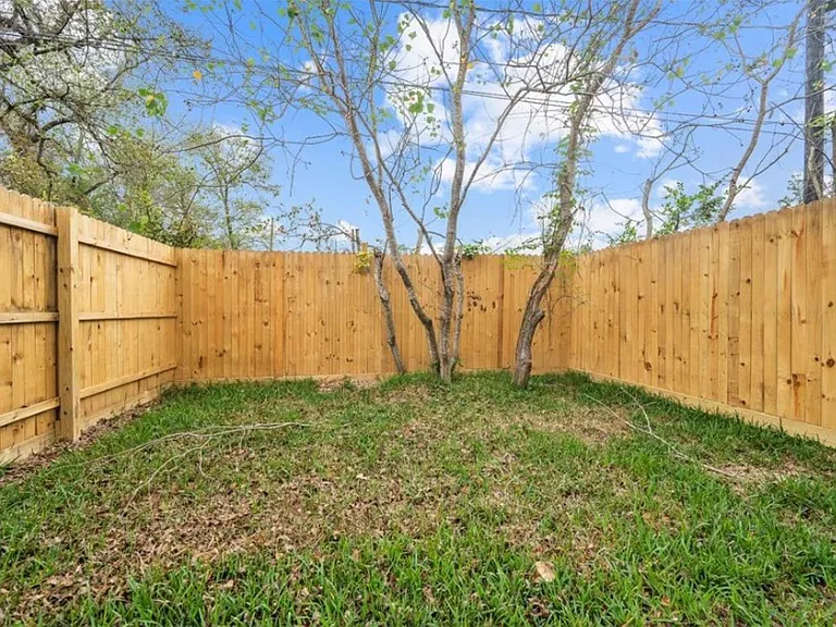 8120 Laura Koppe Rd #B — Photo 24