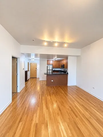 1 bed, 850 sqft, $2,100 — Photo 4