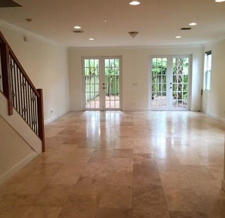 4th image of 600 SW 8th Ave
