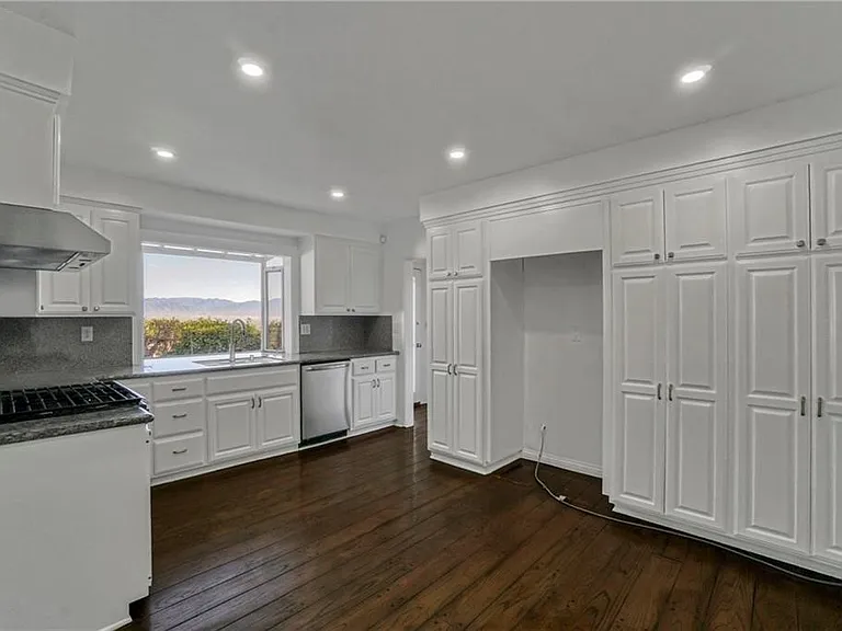 16922 Oak View Dr — Photo 7