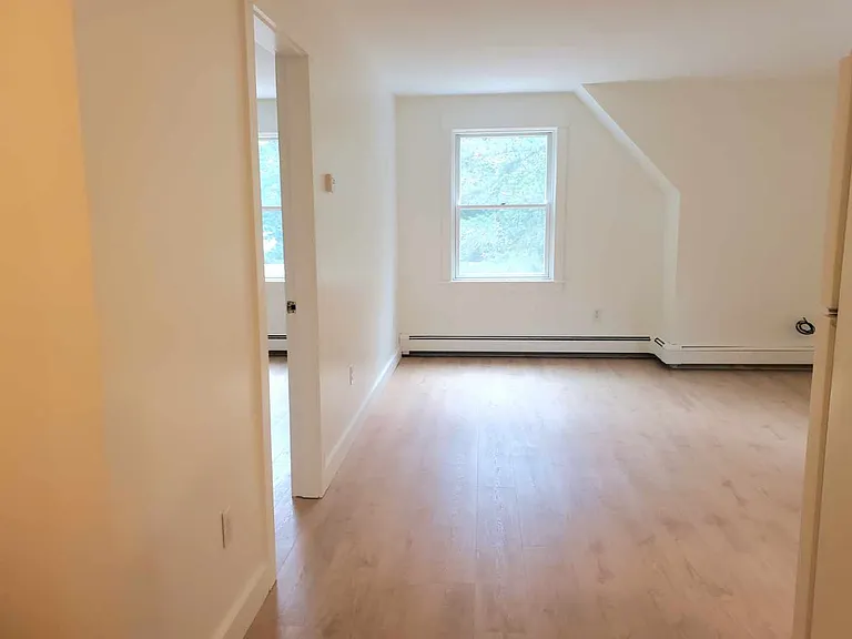 79 Gloucester Hill Rd — Photo 3