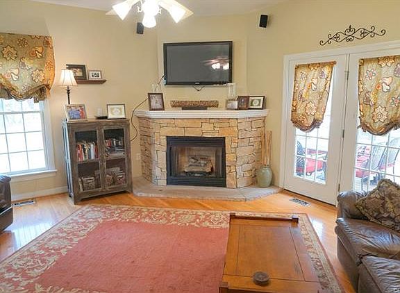2nd image of 14486 Pinehurst Ln