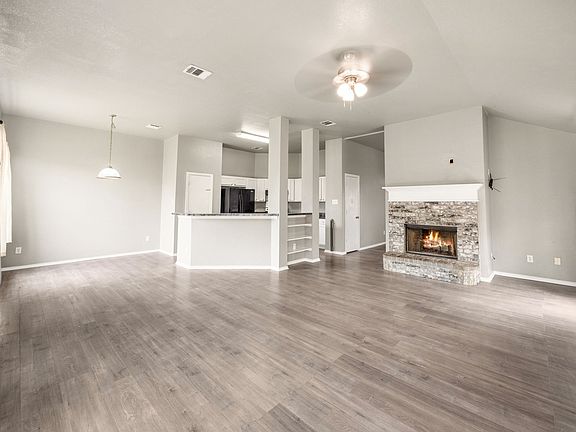 3rd image of 119 Lipan St