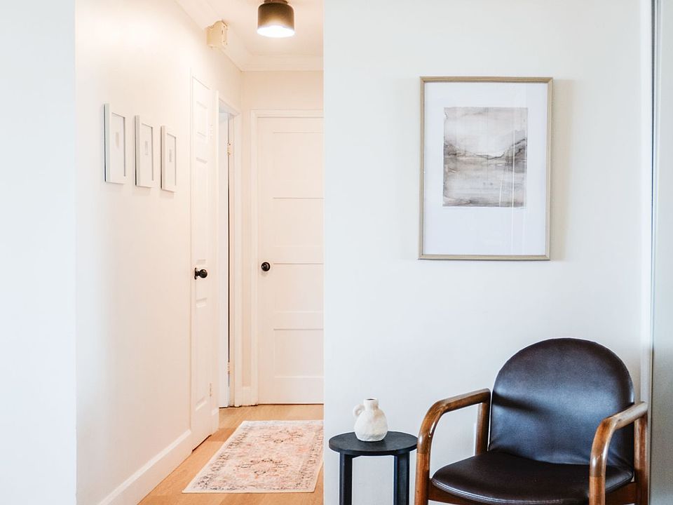 7th image of 135 Marlee Ave #1004